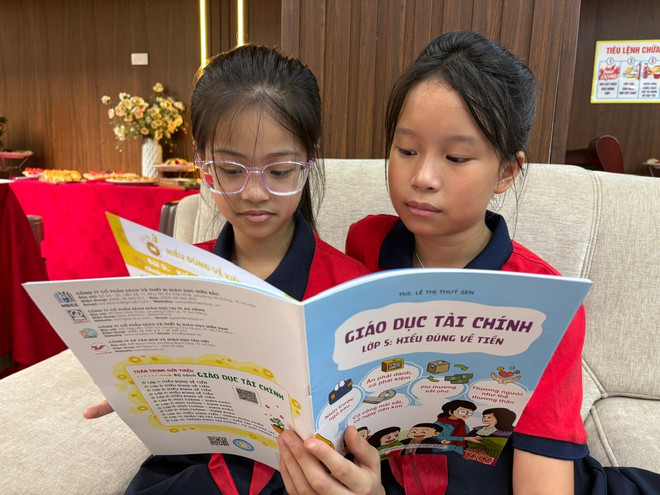 Lần đầu tiên có bộ sách giáo dục tài chính cho học sinh từ lớp 1 đến lớp 12- Ảnh 2.
