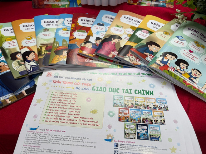 Lần đầu tiên có bộ sách giáo dục tài chính cho học sinh từ lớp 1 đến lớp 12- Ảnh 1.