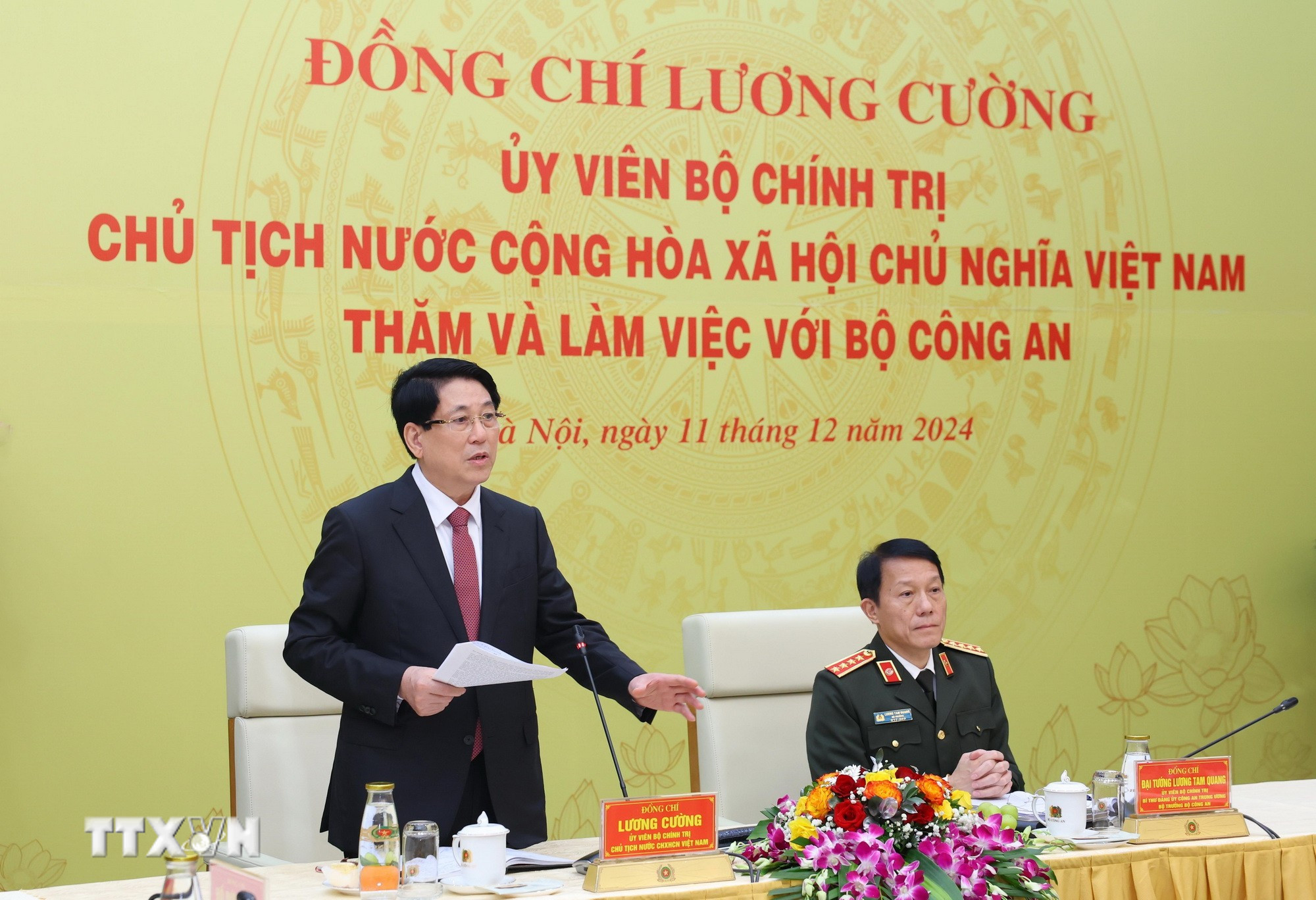 80 năm Công an Nhân dân Việt Nam cùng toàn dân trong sự nghiệp xây dựng và bảo vệ Tổ quốc- Ảnh 3. 80 năm Công an Nhân dân Việt Nam cùng toàn dân trong sự nghiệp xây dựng và bảo vệ Tổ quốc- Ảnh 3.