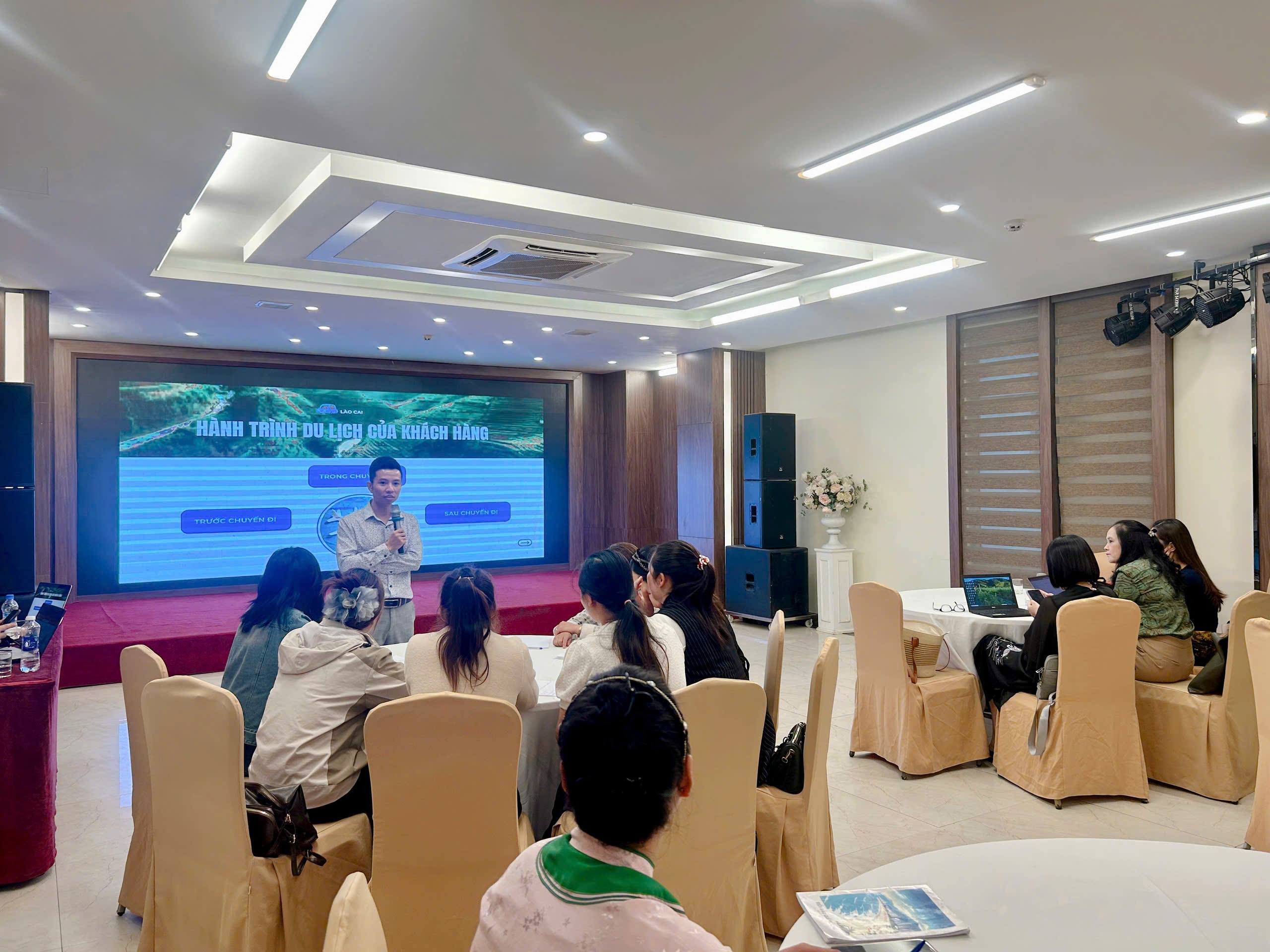 Lao Cai : Formation aux compétences en marketing numérique pour les femmes entrepreneures - Photo 1. Lào Cai: Đào tạo kỹ năng Marketing số cho nữ doanh nhân- Ảnh 1.