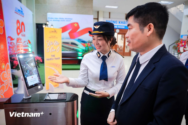 Đường sắt ra mắt đoàn tàu du lịch "Hà Nội 5 cửa ô", sẽ chạy vào tháng 9- Ảnh 1.