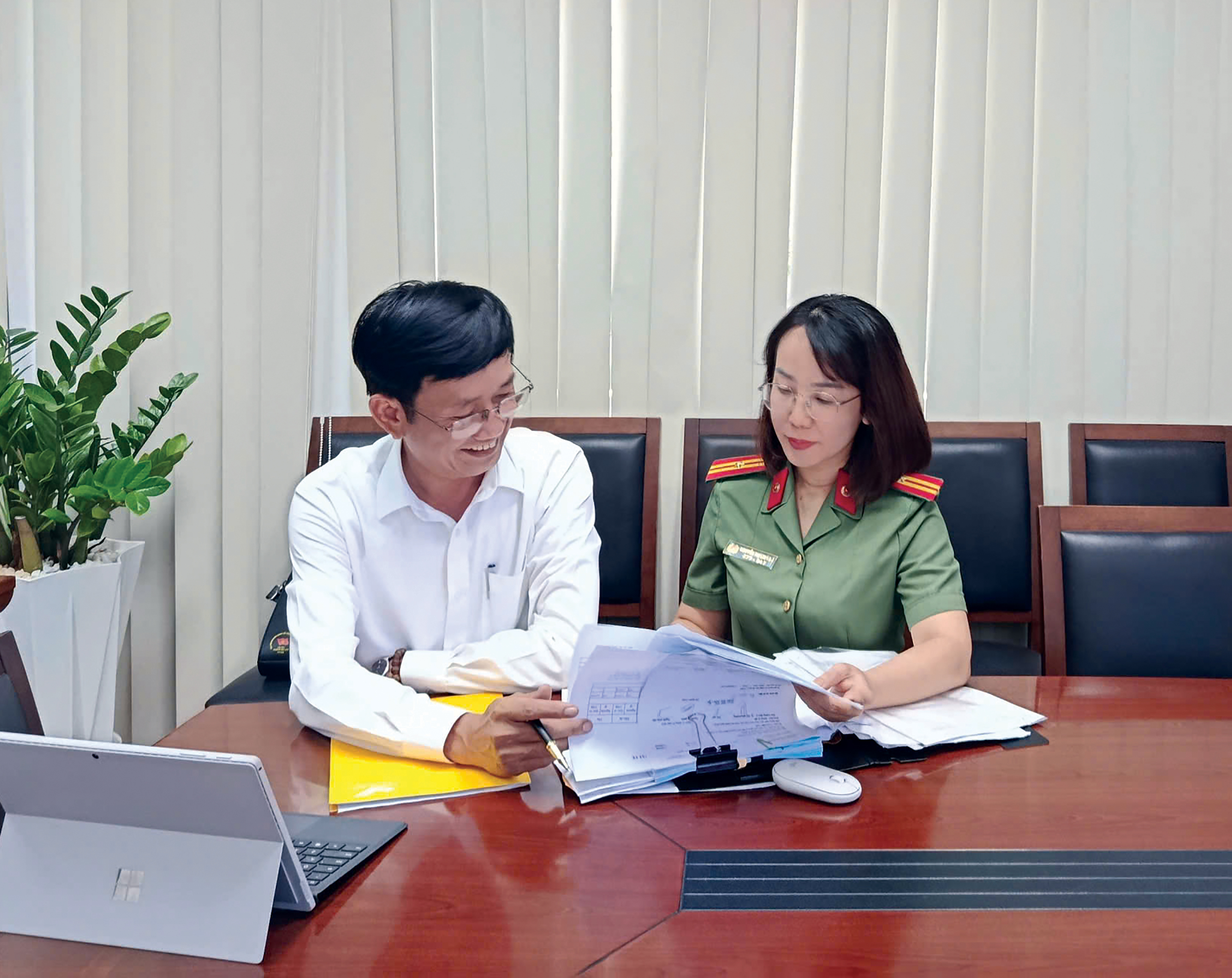 Bữa cơm muộn của vợ chồng chiến sĩ Công an- Ảnh 1.