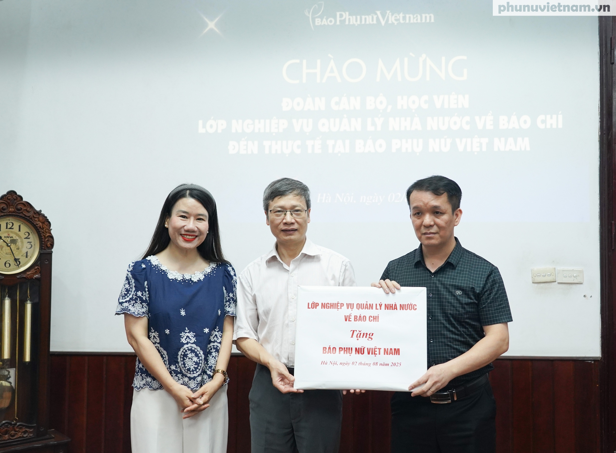 Đoàn cán bộ, học viên Học viện Báo chí và Tuyên truyền đến thực tế tại Báo Phụ nữ Việt Nam- Ảnh 4. Đoàn cán bộ, học viên Học viện Báo chí và Tuyên truyền đến thực tế tại Báo Phụ nữ Việt Nam- Ảnh 4.