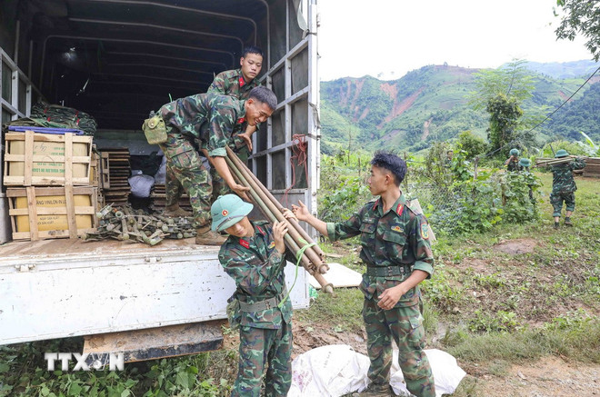 Phó Thủ tướng Trần Hồng Hà: Bảo vệ người dân bằng mọi giá trước thiên tai- Ảnh 2. Phó Thủ tướng Trần Hồng Hà: Bảo vệ người dân bằng mọi giá trước thiên tai- Ảnh 2.
