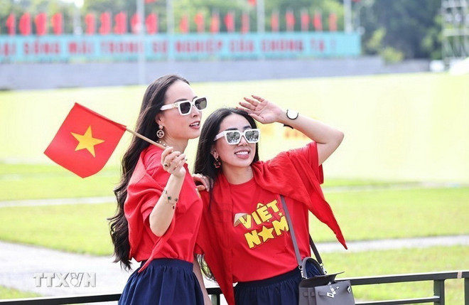 Nên lựa chọn trang phục như thế nào cho phù hợp ngày Quốc khánh 2/9?- Ảnh 1.