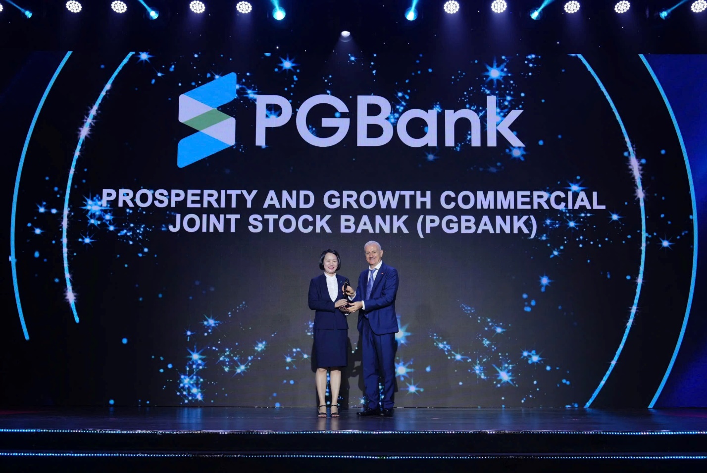 PGBANK vinh dự nhận giải thưởng "nơi làm việc tốt nhất Châu á" do ASIA bình chọn- Ảnh 1.