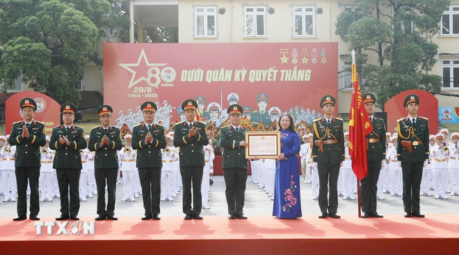 Đoàn Nghi lễ Quân đội đón nhận Huân chương Bảo vệ Tổ quốc hạng Nhì- Ảnh 1.