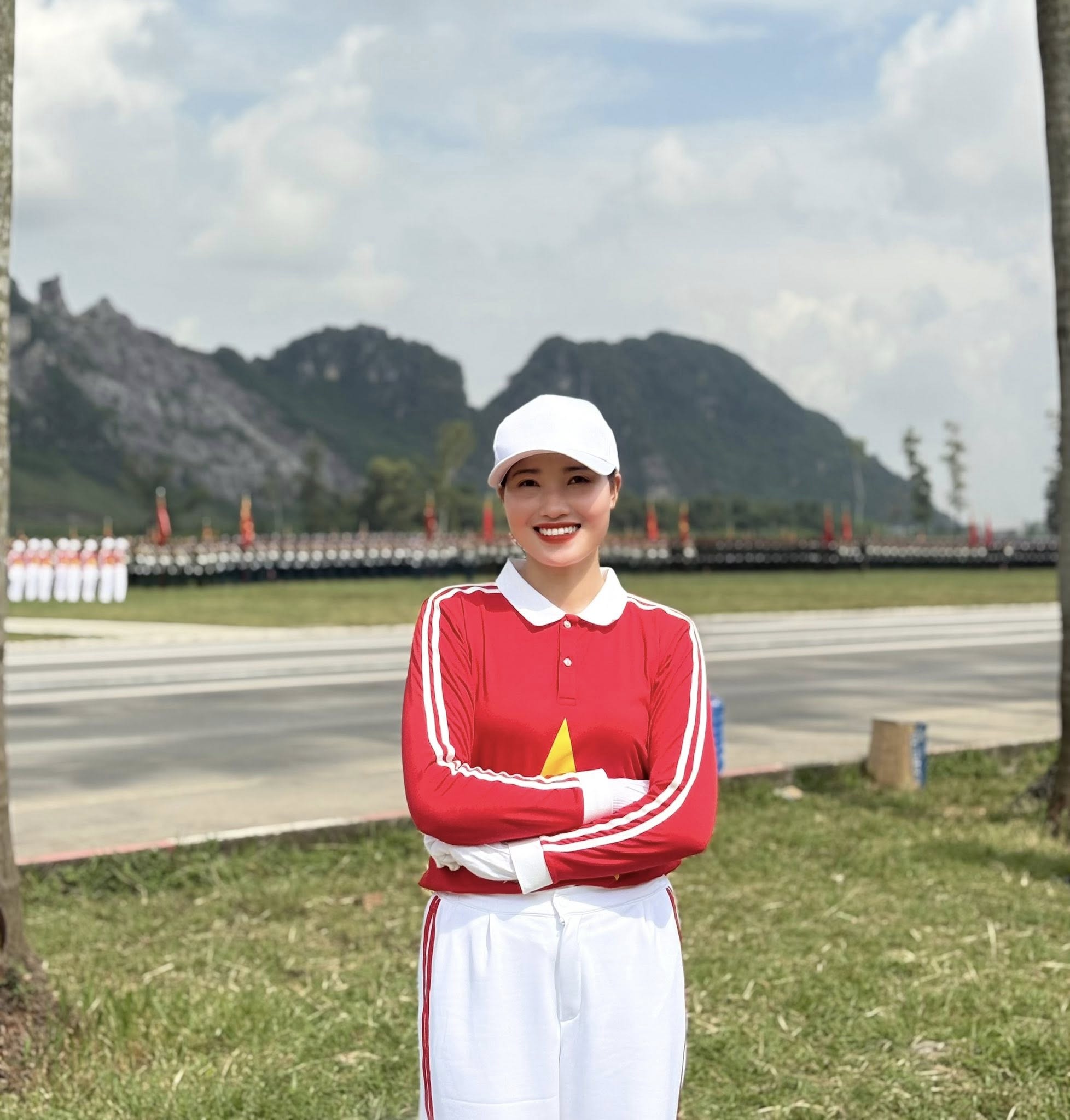 Nữ đại úy vinh dự tham gia đội hình rước đuốc truyền thống tại A80- Ảnh 3. Nữ đại úy vinh dự tham gia đội hình rước đuốc truyền thống tại A80- Ảnh 3.