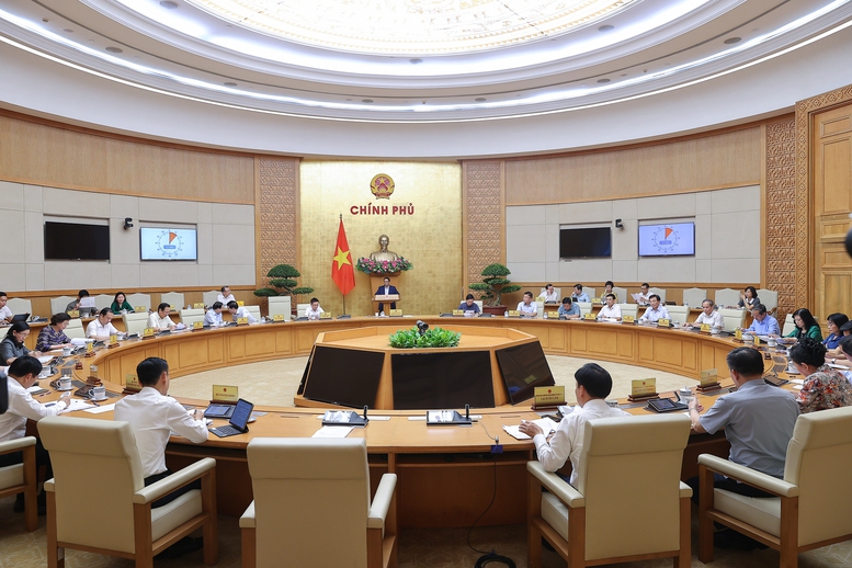 Thủ tướng: Việc giải quyết thủ tục cho người dân, doanh nghiệp phải đặt lên hàng đầu- Ảnh 1. Thủ tướng: Việc giải quyết thủ tục cho người dân, doanh nghiệp phải đặt lên hàng đầu- Ảnh 1.