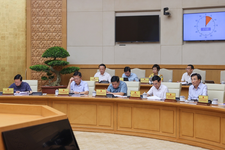 Thủ tướng: Việc giải quyết thủ tục cho người dân, doanh nghiệp phải đặt lên hàng đầu- Ảnh 6. Thủ tướng: Việc giải quyết thủ tục cho người dân, doanh nghiệp phải đặt lên hàng đầu- Ảnh 6.
