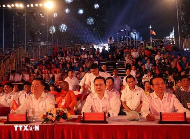 Cầu truyền hình "Thời cơ vàng" - Lan tỏa khát vọng xây dựng một Việt Nam hùng cường- Ảnh 3. Cầu truyền hình "Thời cơ vàng" - Lan tỏa khát vọng xây dựng một Việt Nam hùng cường- Ảnh 3.