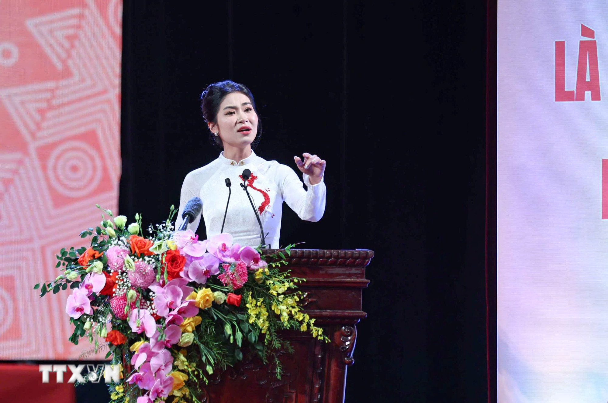 80 năm ngành Văn hóa: Tạo nhịp mới cho "đội quân văn hóa" làm rạng rỡ non sông- Ảnh 3. 80 năm ngành Văn hóa: Tạo nhịp mới cho "đội quân văn hóa" làm rạng rỡ non sông- Ảnh 3.