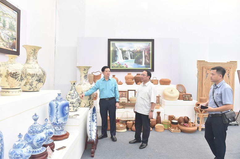 Khu trưng bày ngoài trời Triển lãm thành tựu Đất nước phải đặc sắc, điển hình, tiêu biểu- Ảnh 1. Khu trưng bày ngoài trời Triển lãm thành tựu Đất nước phải đặc sắc, điển hình, tiêu biểu- Ảnh 1.