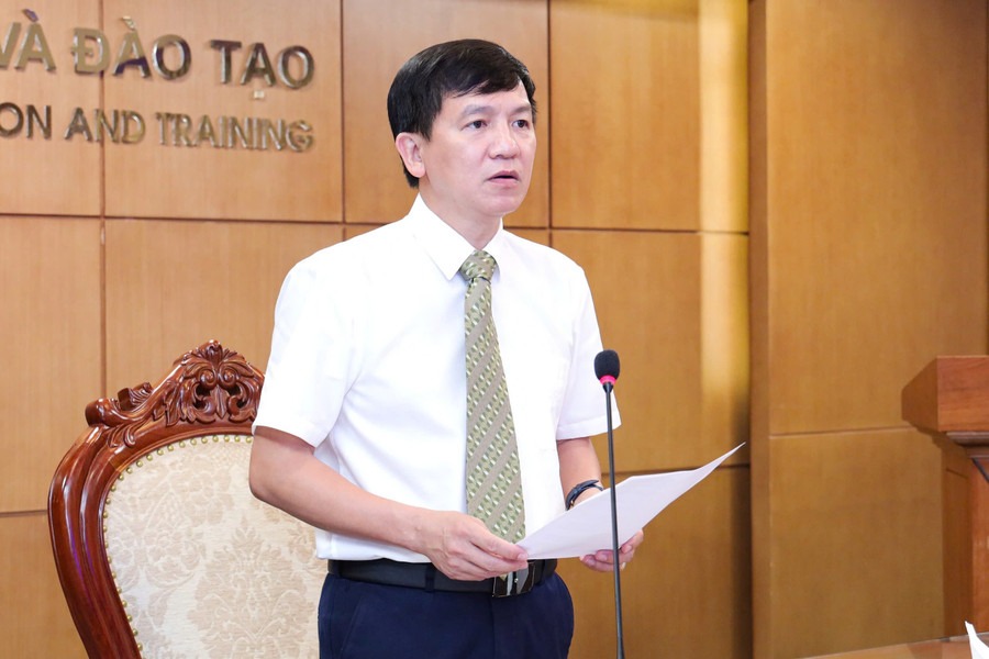 Professor Associado, Dr. Pham Quoc Khanh, Diretor Adjunto do Departamento de Gestão da Qualidade PGS.TS Phạm Quốc Khánh, Phó Cục trưởng Cục Quản lý chất lượng