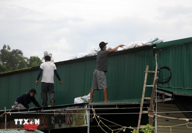 Bão số 5 ngày càng mạnh, các địa phương gấp rút sơ tán dân, thực hiện cấm biển- Ảnh 3. Bão số 5 ngày càng mạnh, các địa phương gấp rút sơ tán dân, thực hiện cấm biển- Ảnh 3.