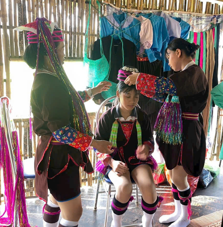 Bí quyết bảo tồn, phát huy trang phục truyền thống dân tộc trên đỉnh Pò Hèn- Ảnh 3. Bí quyết bảo tồn, phát huy trang phục truyền thống dân tộc trên đỉnh Pò Hèn- Ảnh 3.