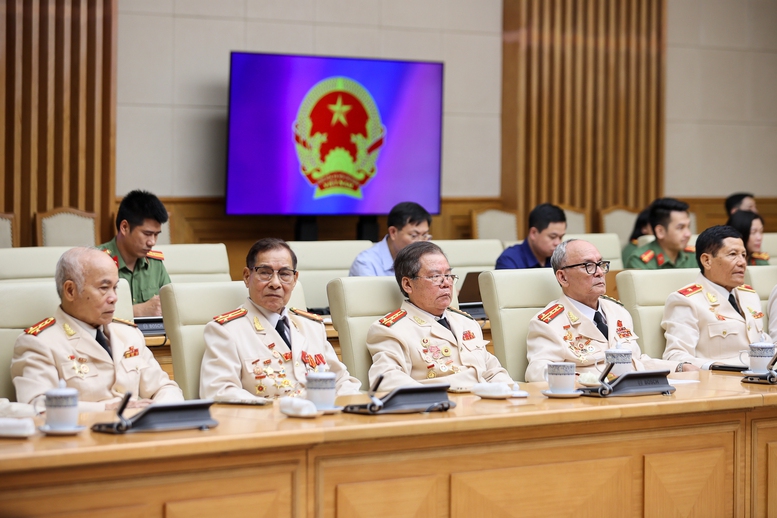 Thủ tướng gặp mặt, tri ân lực lượng Công an chi viện chiến trường miền Nam- Ảnh 4. Thủ tướng gặp mặt, tri ân lực lượng Công an chi viện chiến trường miền Nam- Ảnh 4.