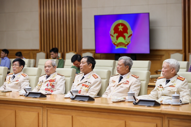 Thủ tướng gặp mặt, tri ân lực lượng Công an chi viện chiến trường miền Nam- Ảnh 5. Thủ tướng gặp mặt, tri ân lực lượng Công an chi viện chiến trường miền Nam- Ảnh 5.