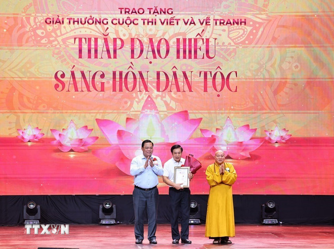 Giao lưu nghệ thuật mùa Vu Lan, lan tỏa những giá trị cao đẹp của đạo hiếu- Ảnh 1. Giao lưu nghệ thuật mùa Vu Lan, lan tỏa những giá trị cao đẹp của đạo hiếu- Ảnh 1.