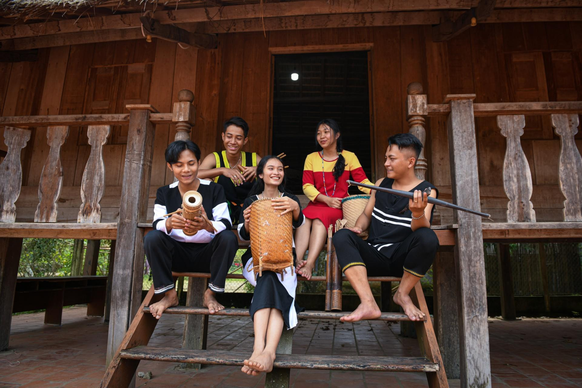 ວິທີແກ້ໄຂເພື່ອໜູນຊ່ວຍແມ່ຍິງ ແລະ ເດັກນ້ອຍບັນດາເຜົ່າໃຫ້ເຂົ້າເຖິງພາສາລາເກຈາກໂຮງຮຽນ - ຮູບ 3. Giải pháp hỗ trợ phụ nữ và trẻ em dân tộc thiểu số tiếp cận tiếng Ra-Glai từ nhà trường- Ảnh 3.