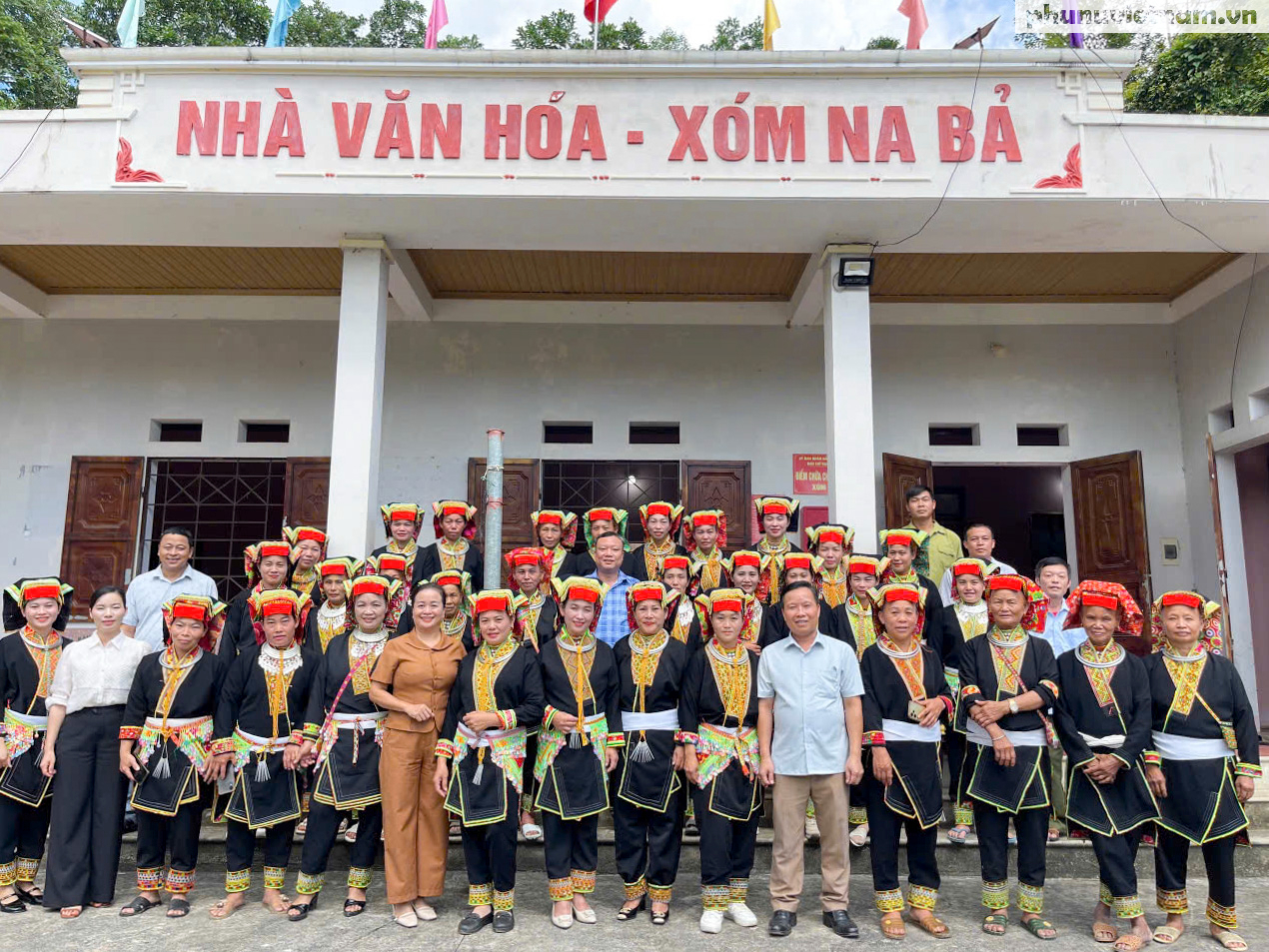 Ra mắt Câu lạc bộ “Phụ nữ bảo tồn bản sắc văn hoá dân tộc Dao Lô Gang” tại xã Dân Tiến- Ảnh 1. Ra mắt Câu lạc bộ “Phụ nữ bảo tồn bản sắc văn hoá dân tộc Dao Lô Gang” tại xã Dân Tiến- Ảnh 1.
