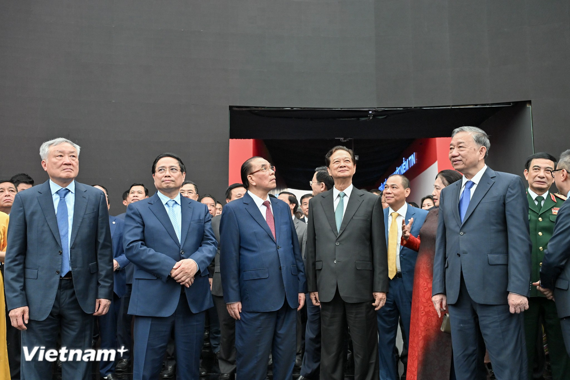 Triển lãm thành tựu đất nước: Sự kiện chưa từng có, lan tỏa khát vọng vươn mình- Ảnh 1. Triển lãm thành tựu đất nước: Sự kiện chưa từng có, lan tỏa khát vọng vươn mình- Ảnh 1.