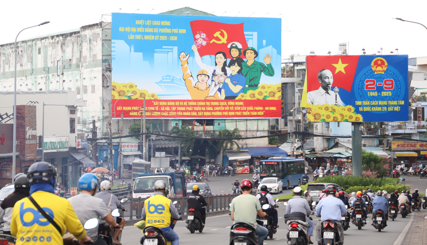 TPHCM rực rỡ cờ hoa mừng Quốc khánh 2/9 - Ảnh 6. TPHCM rực rỡ cờ hoa mừng Quốc khánh 2/9 - Ảnh 6.