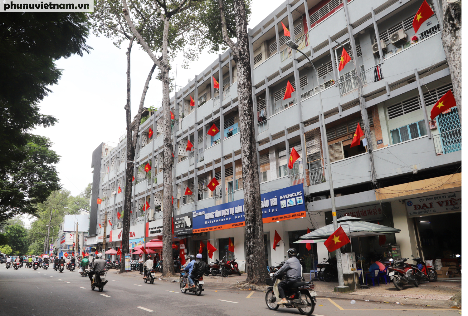TPHCM rực rỡ cờ hoa mừng Quốc khánh 2/9 - Ảnh 11. TPHCM rực rỡ cờ hoa mừng Quốc khánh 2/9 - Ảnh 11.