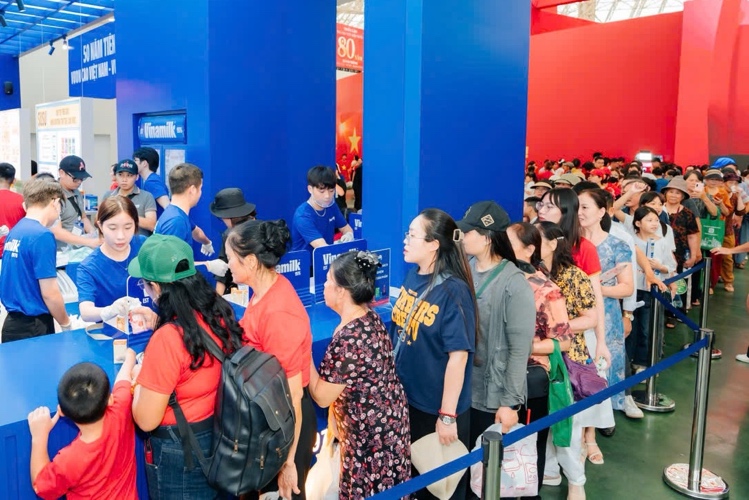 Người dân thích thú trải nghiệm không gian trưng bày của Vinamilk tại triển lãm thành tựu đất nước 80 năm- Ảnh 2. Người dân thích thú trải nghiệm không gian trưng bày của Vinamilk tại triển lãm thành tựu đất nước 80 năm- Ảnh 2.