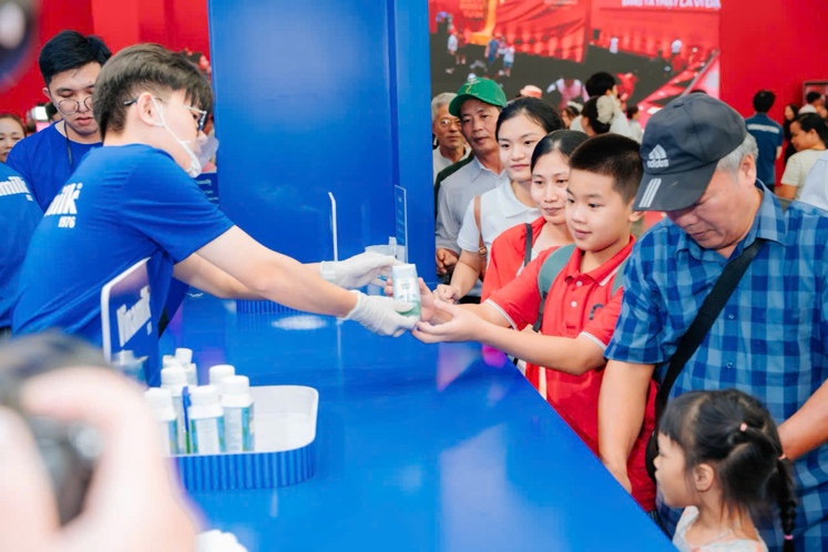 Người dân thích thú trải nghiệm không gian trưng bày của Vinamilk tại triển lãm thành tựu đất nước 80 năm- Ảnh 4. Người dân thích thú trải nghiệm không gian trưng bày của Vinamilk tại triển lãm thành tựu đất nước 80 năm- Ảnh 4.