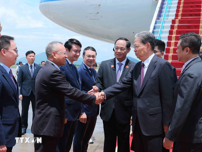 Ủy viên trưởng Nhân đại toàn quốc Trung Quốc bắt đầu thăm chính thức Việt Nam- Ảnh 3. Ủy viên trưởng Nhân đại toàn quốc Trung Quốc bắt đầu thăm chính thức Việt Nam- Ảnh 3.