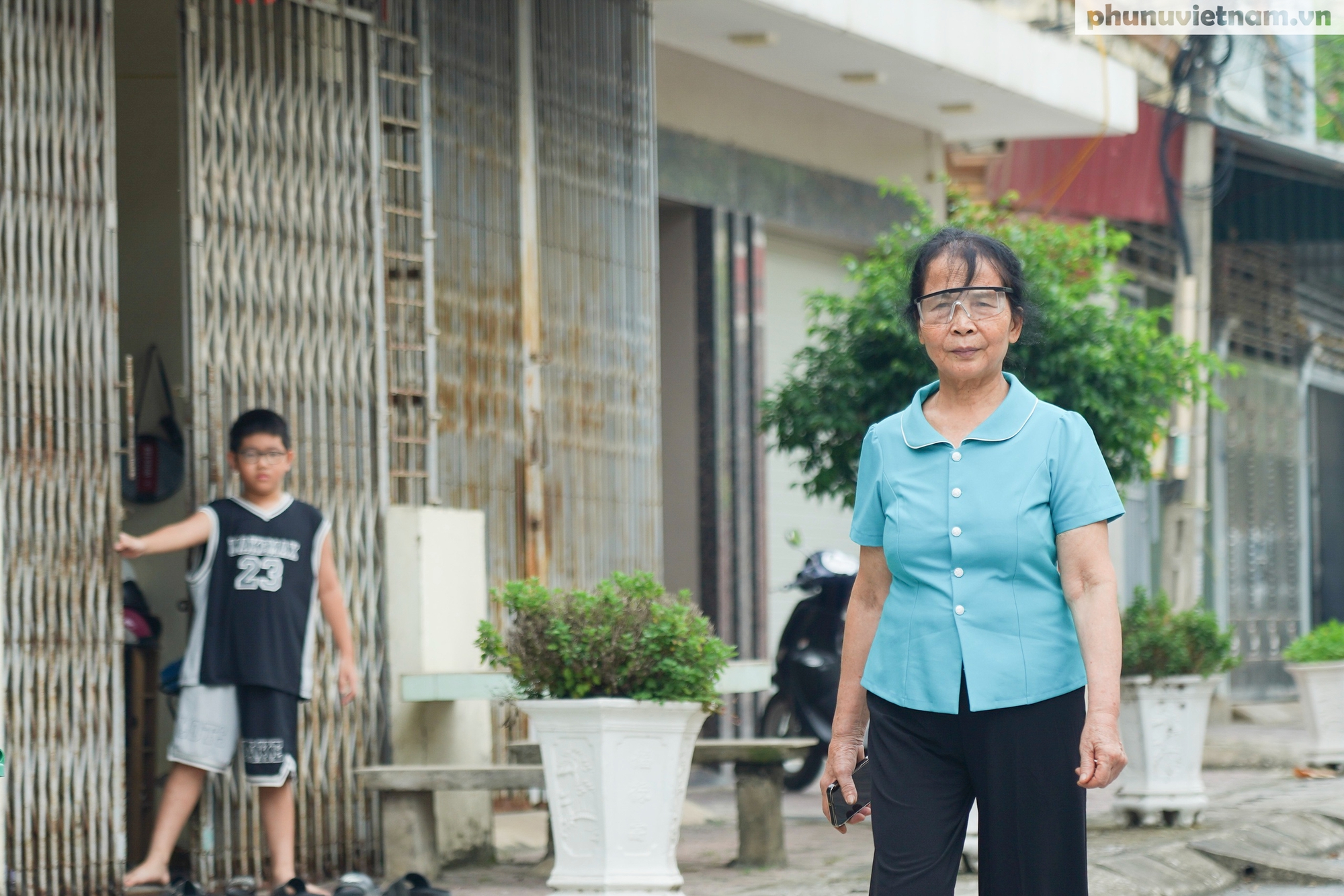 Bà lão 76 tuổi và hành trình Bà lão 76 tuổi và hành trình