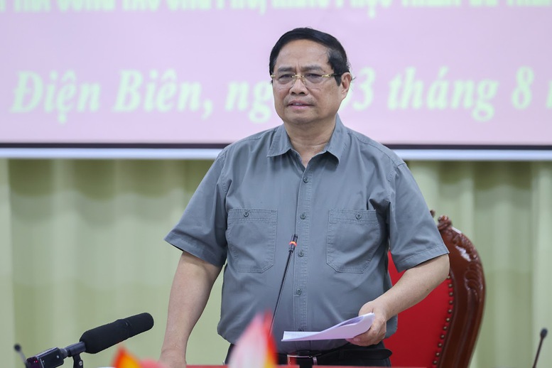 Thủ tướng: Làm mọi cách nhanh nhất có thể ổn định đời sống người dân vùng lũ- Ảnh 4. Thủ tướng: Làm mọi cách nhanh nhất có thể ổn định đời sống người dân vùng lũ- Ảnh 4.