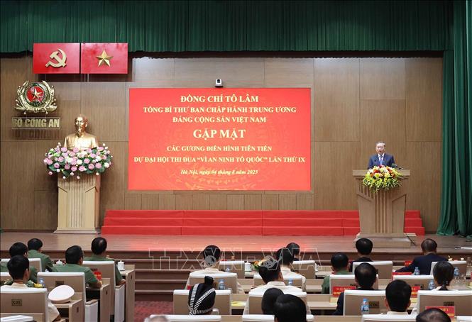 Tổng Bí thư Tô Lâm gặp mặt điển hình tiên tiến dự Đại hội thi đua "Vì An ninh Tổ quốc" lần thứ 9- Ảnh 3. Tổng Bí thư Tô Lâm gặp mặt điển hình tiên tiến dự Đại hội thi đua "Vì An ninh Tổ quốc" lần thứ 9- Ảnh 3.