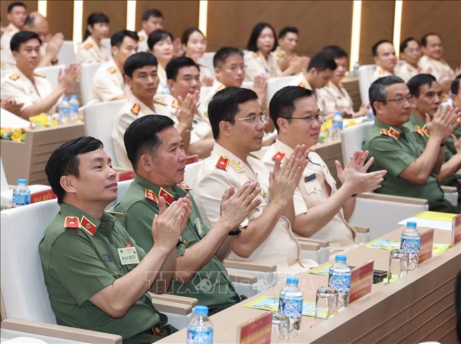 Tổng Bí thư Tô Lâm gặp mặt điển hình tiên tiến dự Đại hội thi đua "Vì An ninh Tổ quốc" lần thứ 9- Ảnh 7. Tổng Bí thư Tô Lâm gặp mặt điển hình tiên tiến dự Đại hội thi đua "Vì An ninh Tổ quốc" lần thứ 9- Ảnh 7.