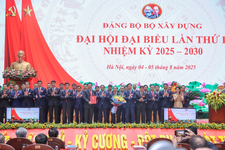 Bộ trưởng Trần Hồng Minh làm Bí thư Đảng ủy Bộ Xây dựng nhiệm kỳ 2025 - 2030- Ảnh 6. Bộ trưởng Trần Hồng Minh làm Bí thư Đảng ủy Bộ Xây dựng nhiệm kỳ 2025 - 2030- Ảnh 6.