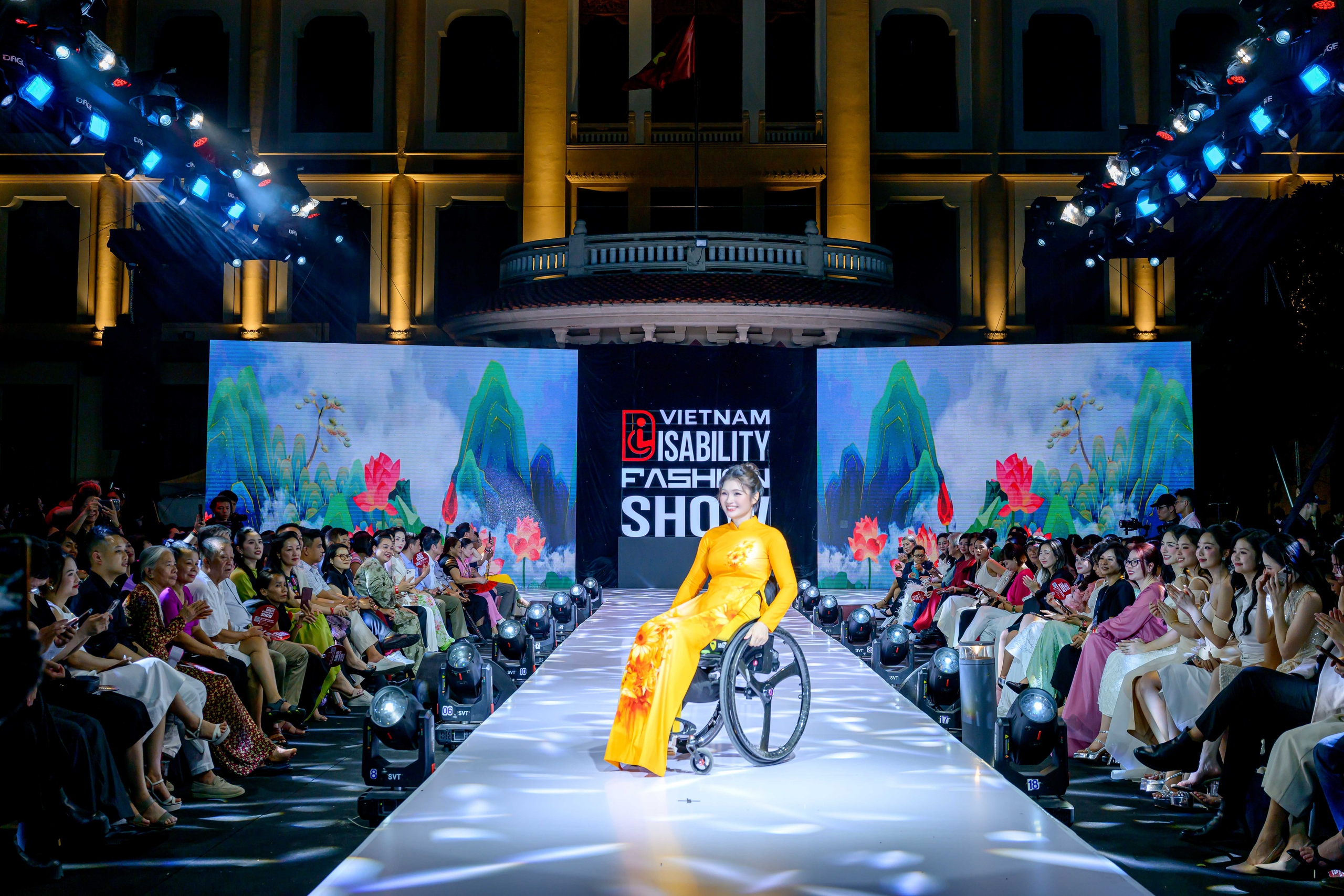 Show thời trang dành cho người khuyết tật chủ đề "Hình dáng của ý chí" được tổ chức tại khuôn viên Bảo tàng Mỹ thuật Việt Nam Show thời trang dành cho người khuyết tật chủ đề "Hình dáng của ý chí" được tổ chức tại khuôn viên Bảo tàng Mỹ thuật Việt Nam