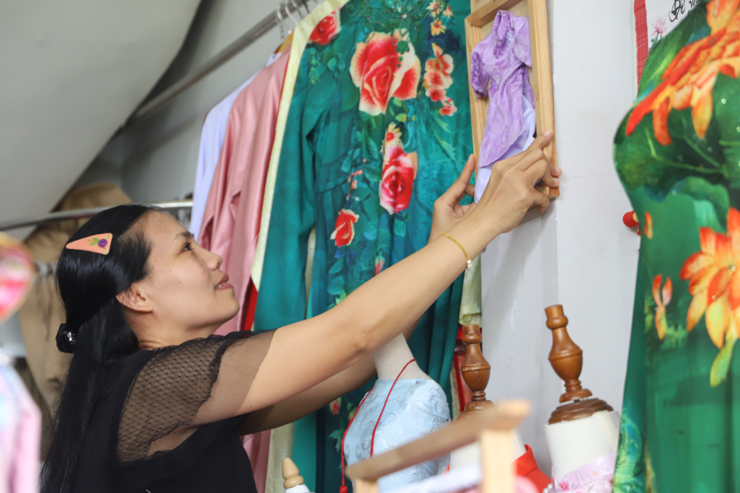 Nhân lên tình yêu từ phiên bản áo dài mini - Ảnh 1. Nhân lên tình yêu từ phiên bản áo dài mini - Ảnh 1.