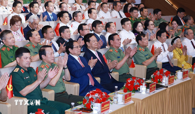 Thủ tướng: Công an nhân dân là "điểm tựa bình yên" của Nhân dân- Ảnh 2. Thủ tướng: Công an nhân dân là "điểm tựa bình yên" của Nhân dân- Ảnh 2.