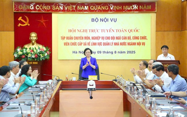 Khuyến khích cán bộ không đáp ứng yêu cầu, tự nguyện nghỉ để nhường cho lớp trẻ- Ảnh 1. Khuyến khích cán bộ không đáp ứng yêu cầu, tự nguyện nghỉ để nhường cho lớp trẻ- Ảnh 1.