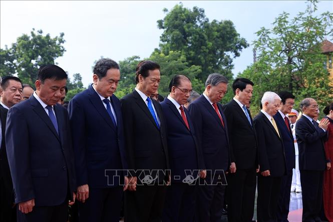 80 năm Quốc khánh: Lãnh đạo Đảng, Nhà nước vào Lăng viếng Chủ tịch Hồ Chí Minh- Ảnh 10. 80 năm Quốc khánh: Lãnh đạo Đảng, Nhà nước vào Lăng viếng Chủ tịch Hồ Chí Minh- Ảnh 10.
