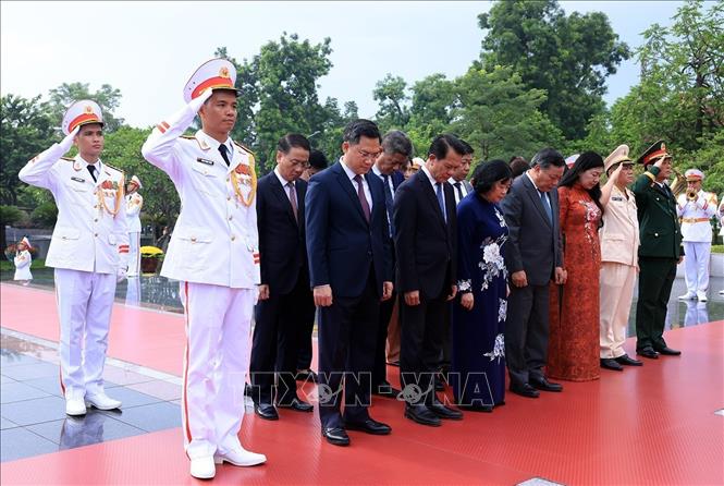 80 năm Quốc khánh: Lãnh đạo Đảng, Nhà nước vào Lăng viếng Chủ tịch Hồ Chí Minh- Ảnh 12. 80 năm Quốc khánh: Lãnh đạo Đảng, Nhà nước vào Lăng viếng Chủ tịch Hồ Chí Minh- Ảnh 12.