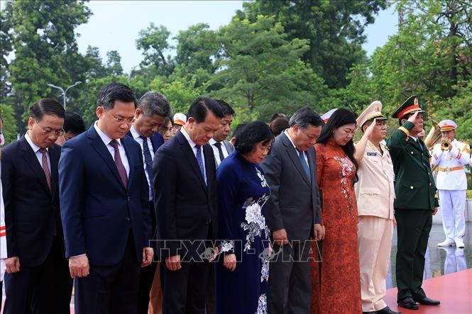 80 năm Quốc khánh: Lãnh đạo Đảng, Nhà nước vào Lăng viếng Chủ tịch Hồ Chí Minh- Ảnh 14. 80 năm Quốc khánh: Lãnh đạo Đảng, Nhà nước vào Lăng viếng Chủ tịch Hồ Chí Minh- Ảnh 14.