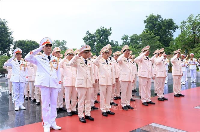 80 năm Quốc khánh: Lãnh đạo Đảng, Nhà nước vào Lăng viếng Chủ tịch Hồ Chí Minh- Ảnh 16. 80 năm Quốc khánh: Lãnh đạo Đảng, Nhà nước vào Lăng viếng Chủ tịch Hồ Chí Minh- Ảnh 16.