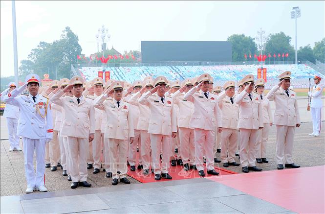 80 năm Quốc khánh: Lãnh đạo Đảng, Nhà nước vào Lăng viếng Chủ tịch Hồ Chí Minh- Ảnh 6. 80 năm Quốc khánh: Lãnh đạo Đảng, Nhà nước vào Lăng viếng Chủ tịch Hồ Chí Minh- Ảnh 6.