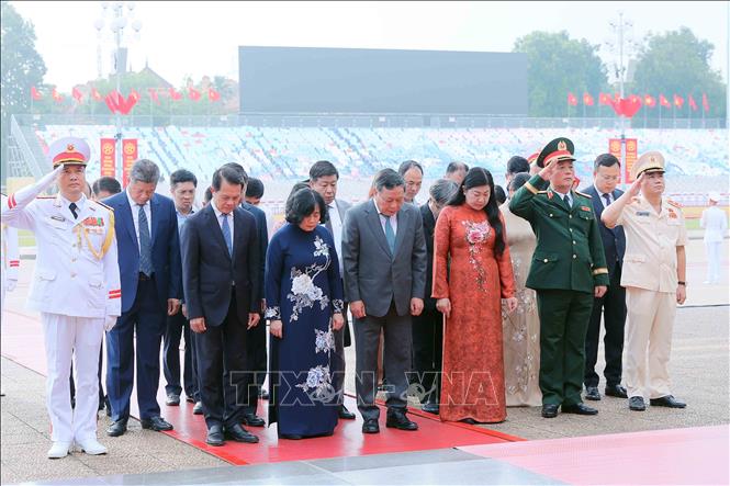 80 năm Quốc khánh: Lãnh đạo Đảng, Nhà nước vào Lăng viếng Chủ tịch Hồ Chí Minh- Ảnh 8. 80 năm Quốc khánh: Lãnh đạo Đảng, Nhà nước vào Lăng viếng Chủ tịch Hồ Chí Minh- Ảnh 8.