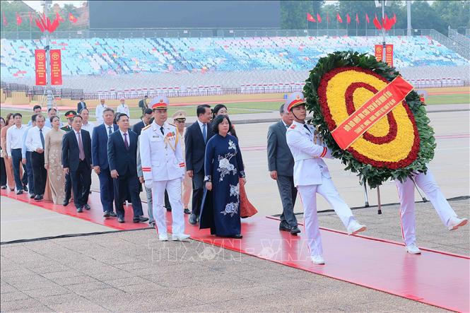 80 năm Quốc khánh: Lãnh đạo Đảng, Nhà nước vào Lăng viếng Chủ tịch Hồ Chí Minh- Ảnh 7. 80 năm Quốc khánh: Lãnh đạo Đảng, Nhà nước vào Lăng viếng Chủ tịch Hồ Chí Minh- Ảnh 7.