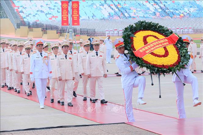 80 năm Quốc khánh: Lãnh đạo Đảng, Nhà nước vào Lăng viếng Chủ tịch Hồ Chí Minh- Ảnh 5. 80 năm Quốc khánh: Lãnh đạo Đảng, Nhà nước vào Lăng viếng Chủ tịch Hồ Chí Minh- Ảnh 5.