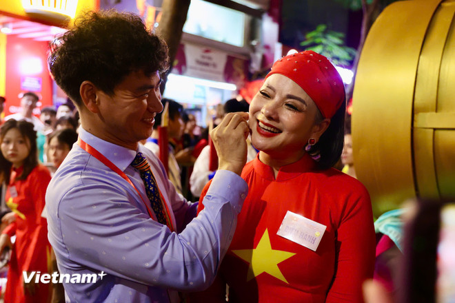 Nghệ sỹ tham gia diễu hành: Niềm tự hào dâng trào khơi gợi khát vọng cống hiến- Ảnh 3. Nghệ sỹ tham gia diễu hành: Niềm tự hào dâng trào khơi gợi khát vọng cống hiến- Ảnh 3.
