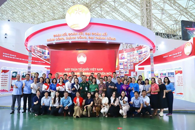 Phó Chủ tịch - Tổng Thư ký Nguyễn Thị Thu Hà thăm không gian triển lãm "Kiến tạo, phát triển"- Ảnh 1. Phó Chủ tịch - Tổng Thư ký Nguyễn Thị Thu Hà thăm không gian triển lãm "Kiến tạo, phát triển"- Ảnh 1.